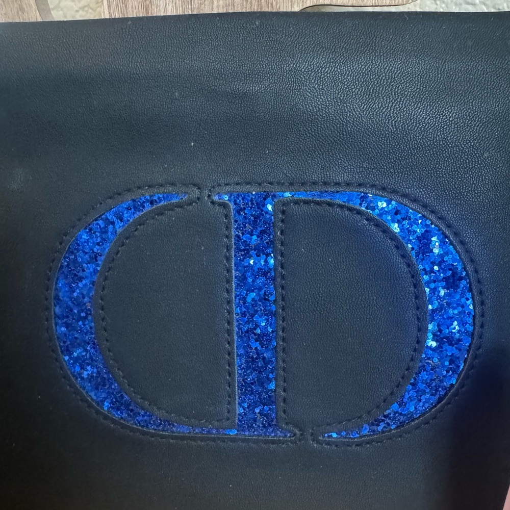 Christian Dior Pouch with Dior Addict Lip Glow - NWOT - Picture 2 of 7